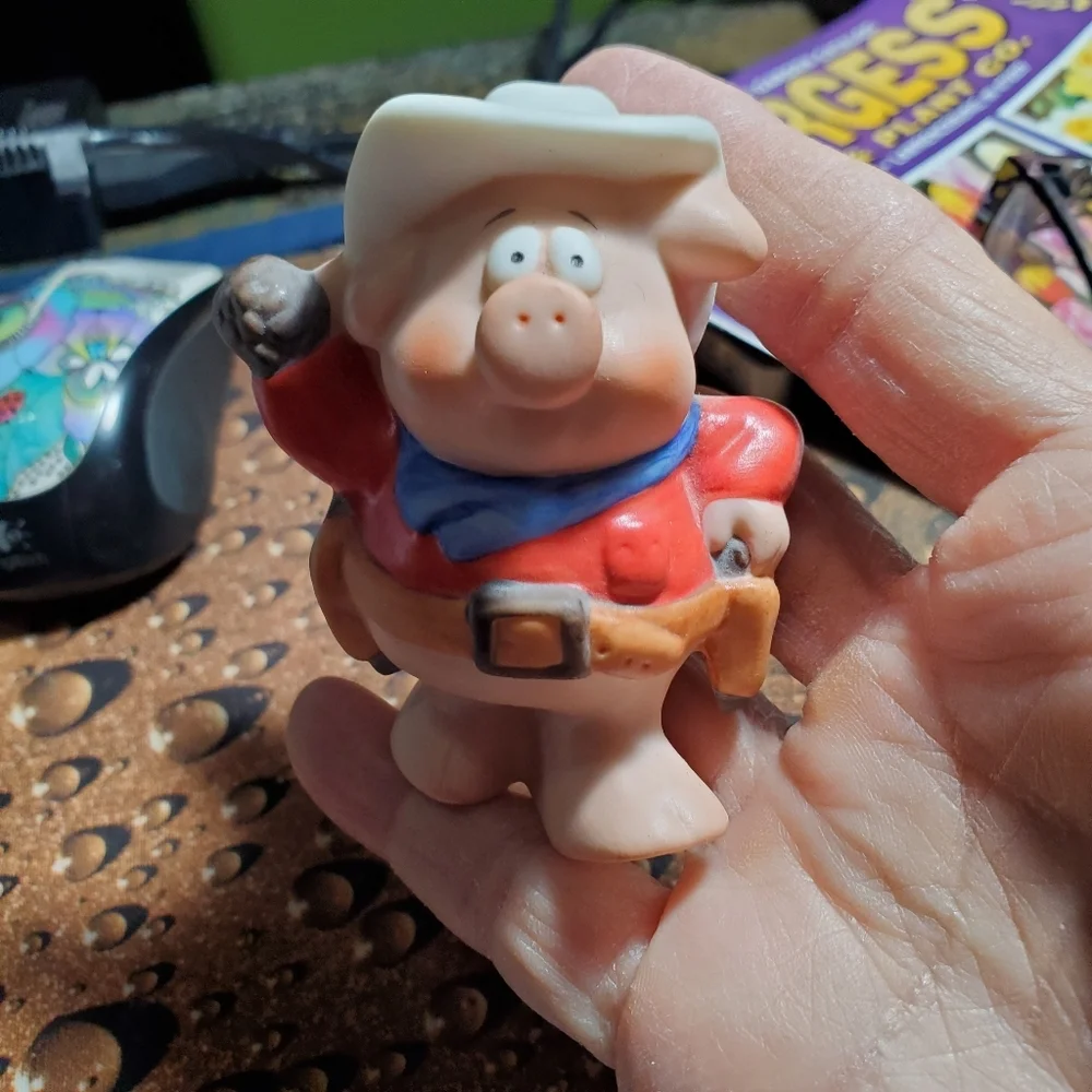 Porcelain HOG/PIG 🐷 Cowboy with Guns Slinging a Cow Pie HARLEY DAVIDSON